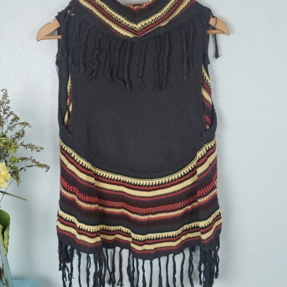 Cecico bohemian vest with fringe nwot - Picture 5 of 5